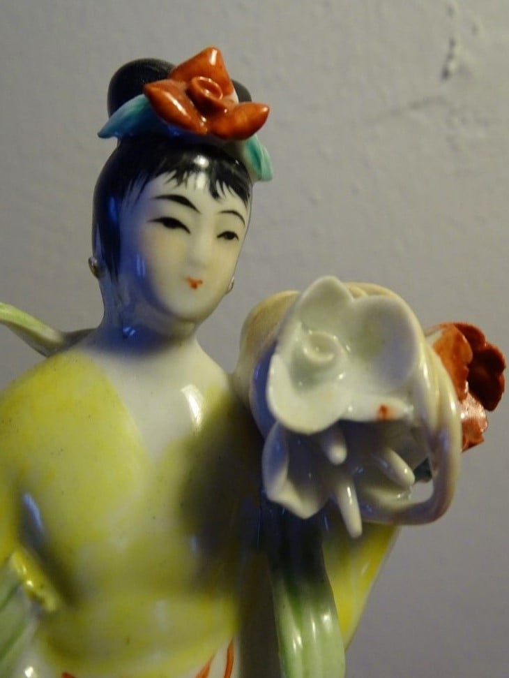 2 Beeldjes Geisha met bloemen Porselein
