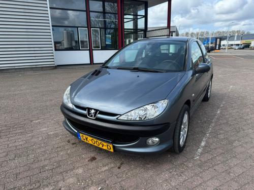 Peugeot 206 bj 2008  1400 euro