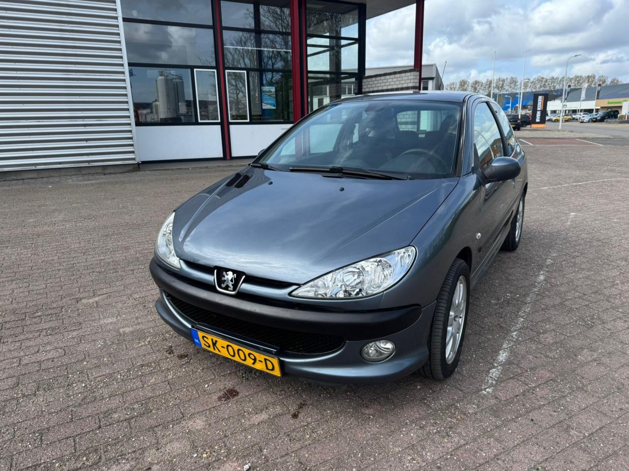 Peugeot 206 bj 2008  1400 euro
