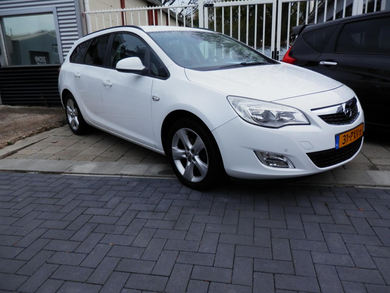 Auto Garant Biedt Aan: Opel Astra 1.4 SPORTS TOURER