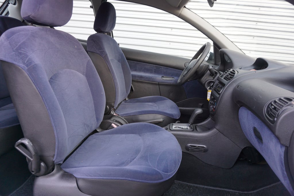 Peugeot 206 1.4 xt automaat - elektr. ramen / nieuwe apk!