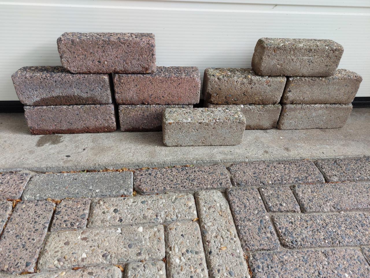 Gratis betonnen straatstenen +- 50m2 dikformaat