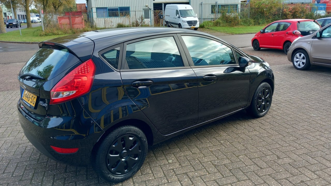 Ford Fiesta 1.25 limited 5deurs bj:2011 airco 121.000 km i.z.g.st