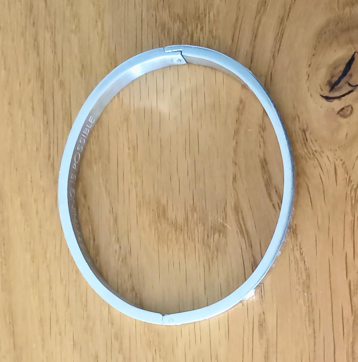 Prachtige armband met indrukwekkend tekst