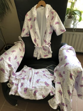 Te koop zelfgemaakte baby spul/kleding.(nieuw).