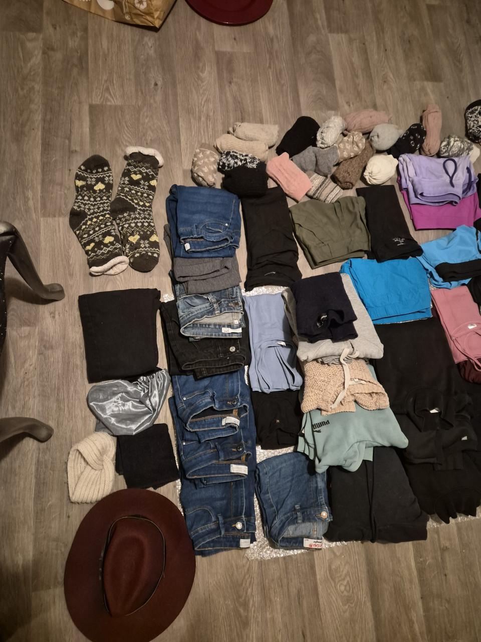 Kledingpakket vooral xs en s 83 stuks