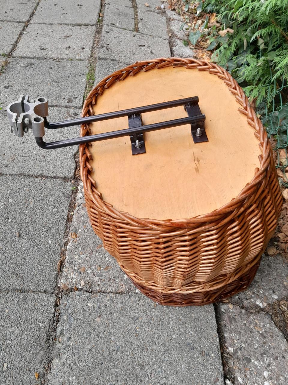 I.g.st.z. hondenfietsmand Basiel + korf + extra verhoogde rand (kan er af)