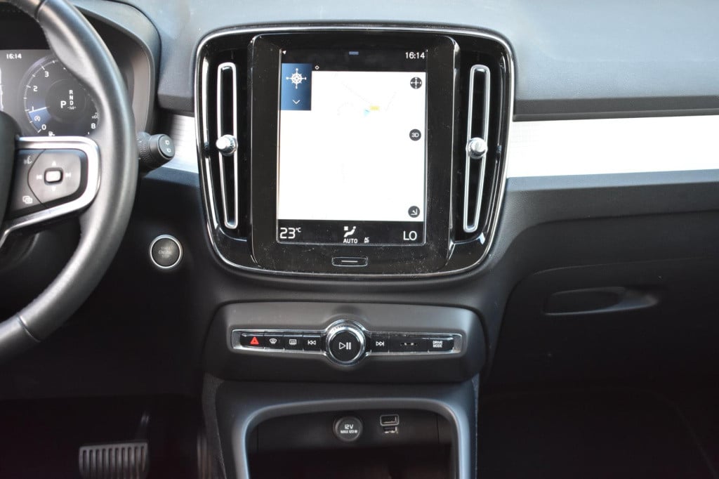 Volvo XC40 1.5 t2 | trekhaak | camera | apple carplay | android auto | adap