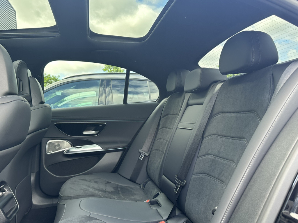 Mercedes-Benz E-Klasse 300 e amg line l panoramadak l 360 camera l head-up 