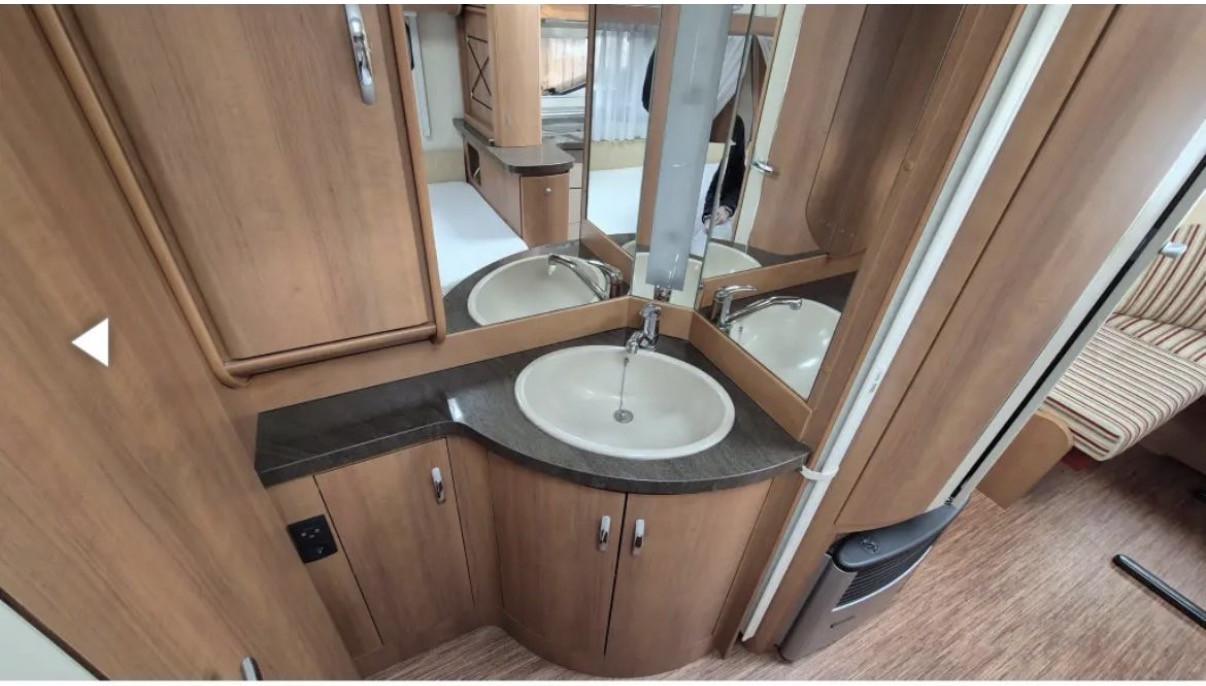 Caravan voortent met luifel