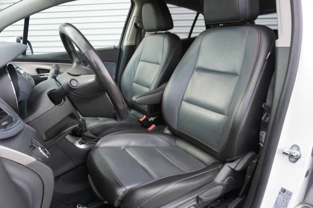 Opel Mokka 1.4 t cosmo automaat - airco / navi / cruise / camera / stoelver