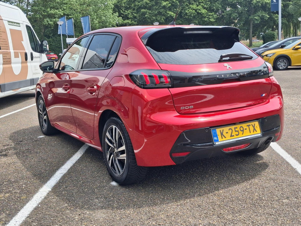 Peugeot 208 1.2 puretech 100pk eat8 allure pack | navi | bt | parkeersens. 