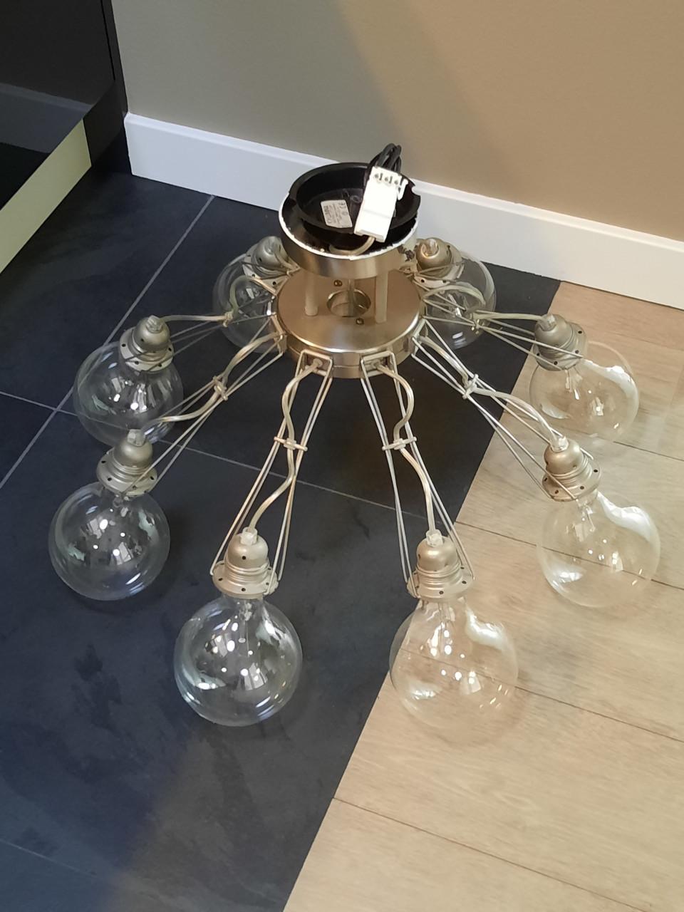 Een design plafondlamp te koop aangeboden