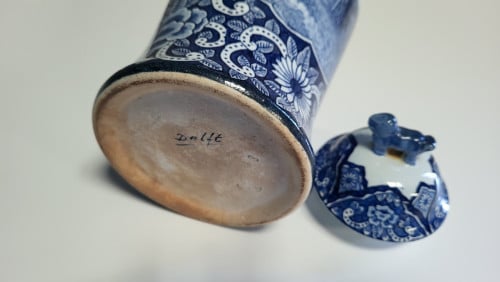 Antieke vaas van delfts blauw