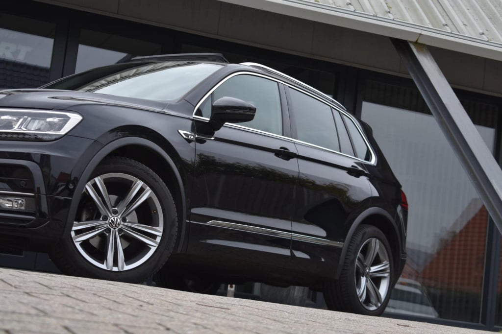 Volkswagen Tiguan 1.5 tsi act r-line | leder | pano | camera | virtual cock