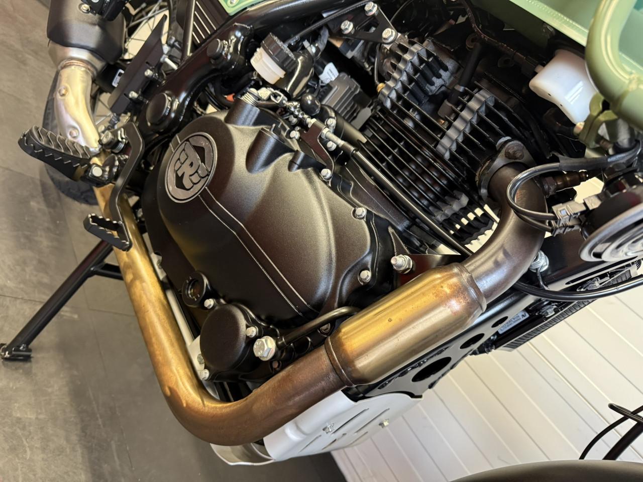 Jonge en nette Royal Enfield Himalyan 8600km en beurt!