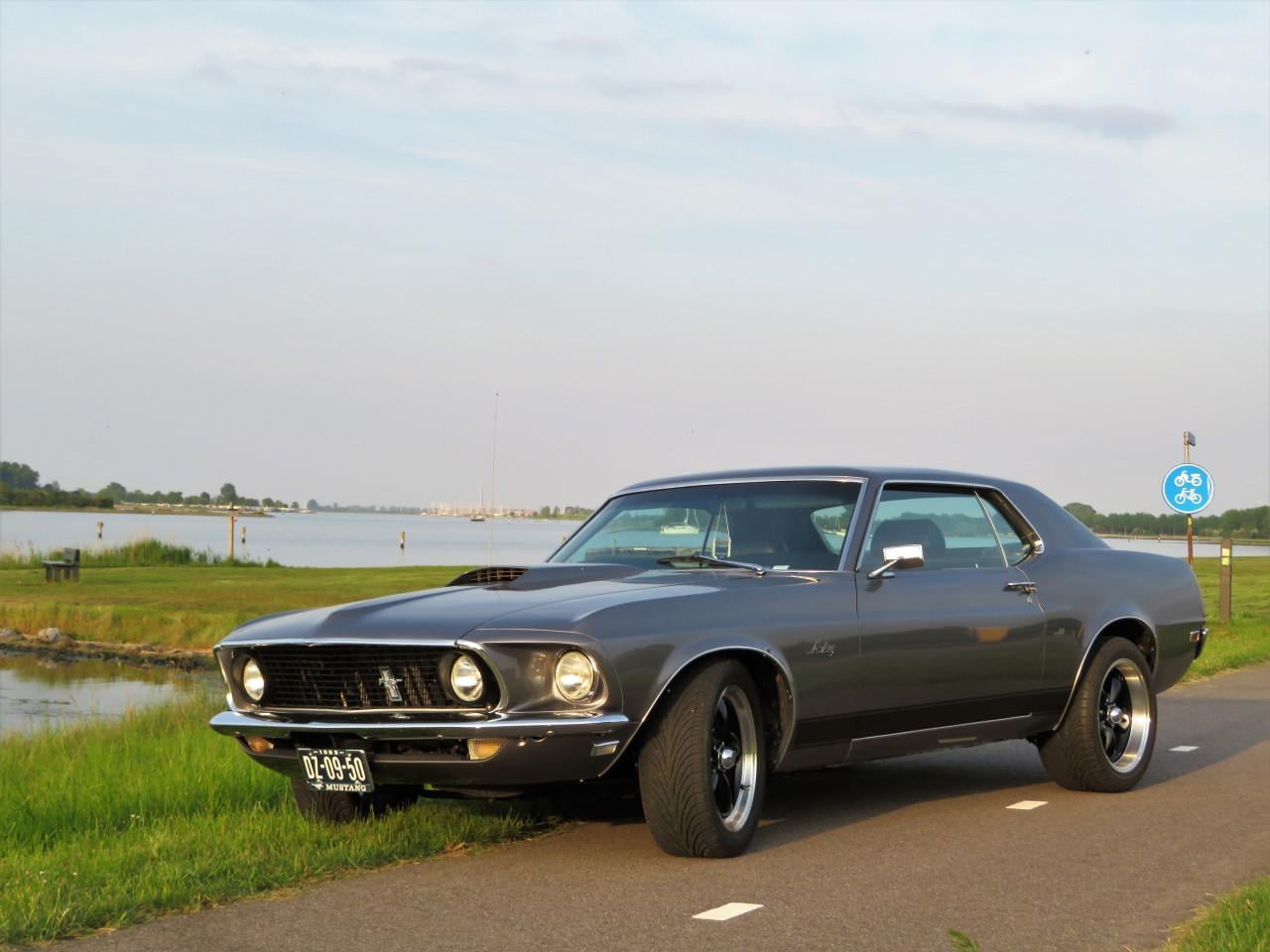 Zelf rijden in een trouwauto in 2027? , deze mustang staat voor je klaar!