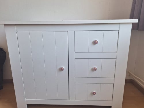 Commode + kast + hangplak