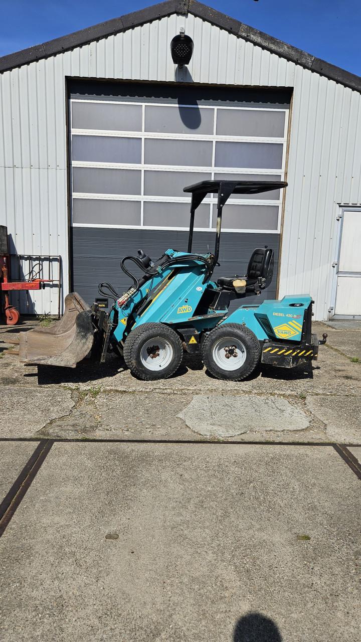 Avant Vano 420D shovel