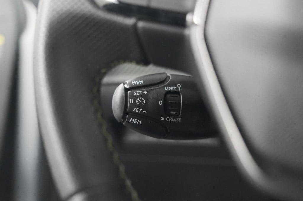Peugeot 208 hybrid 136 e-dcs6 gt | camera | navigatie | parkeersensoren