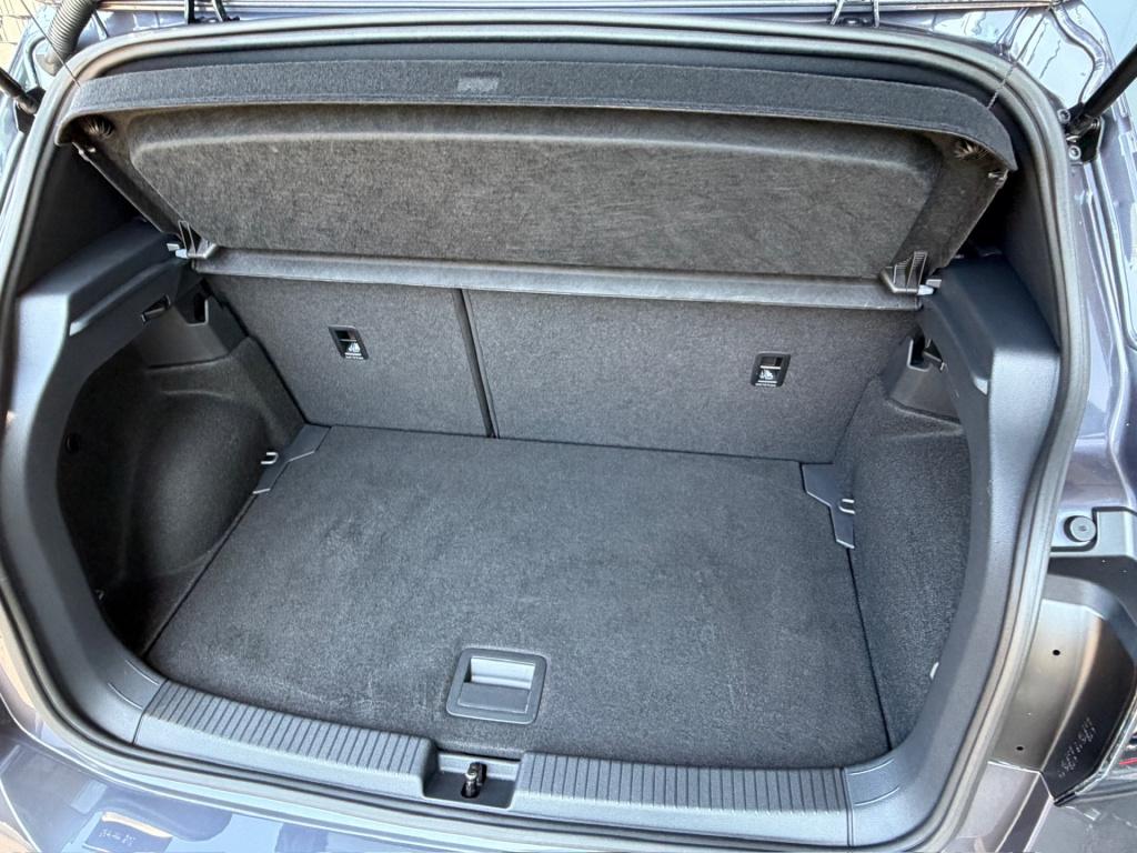 Volkswagen T-cross 1.5 tsi 150pk dsg r-line | camera | trekhaak | navi | iq