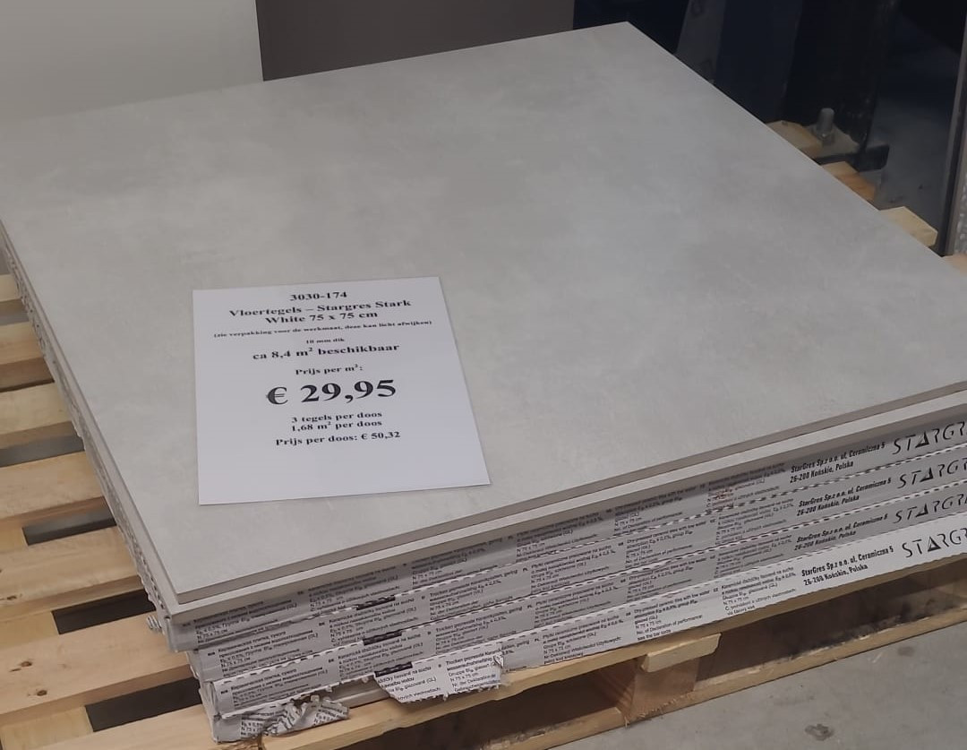 3030-174 ca 8,4 m² witte betonlook tegels, 75x75 cm, partijprijs