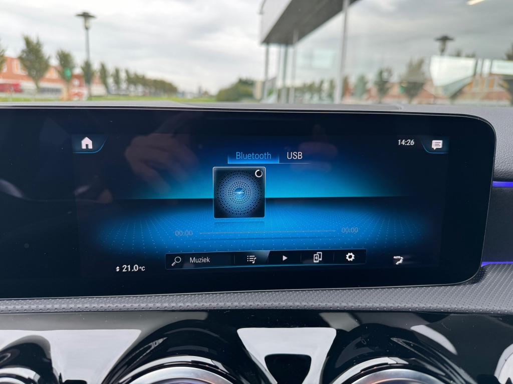 Mercedes-Benz A-Klasse 250 e amg line , night-pakket automaat . panoramadak