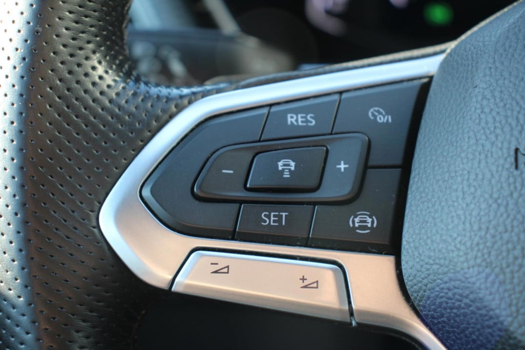 Volkswagen T-cross 1.0 tsi r-line - actieprijs: €20.195,- t/m 20 augustus!