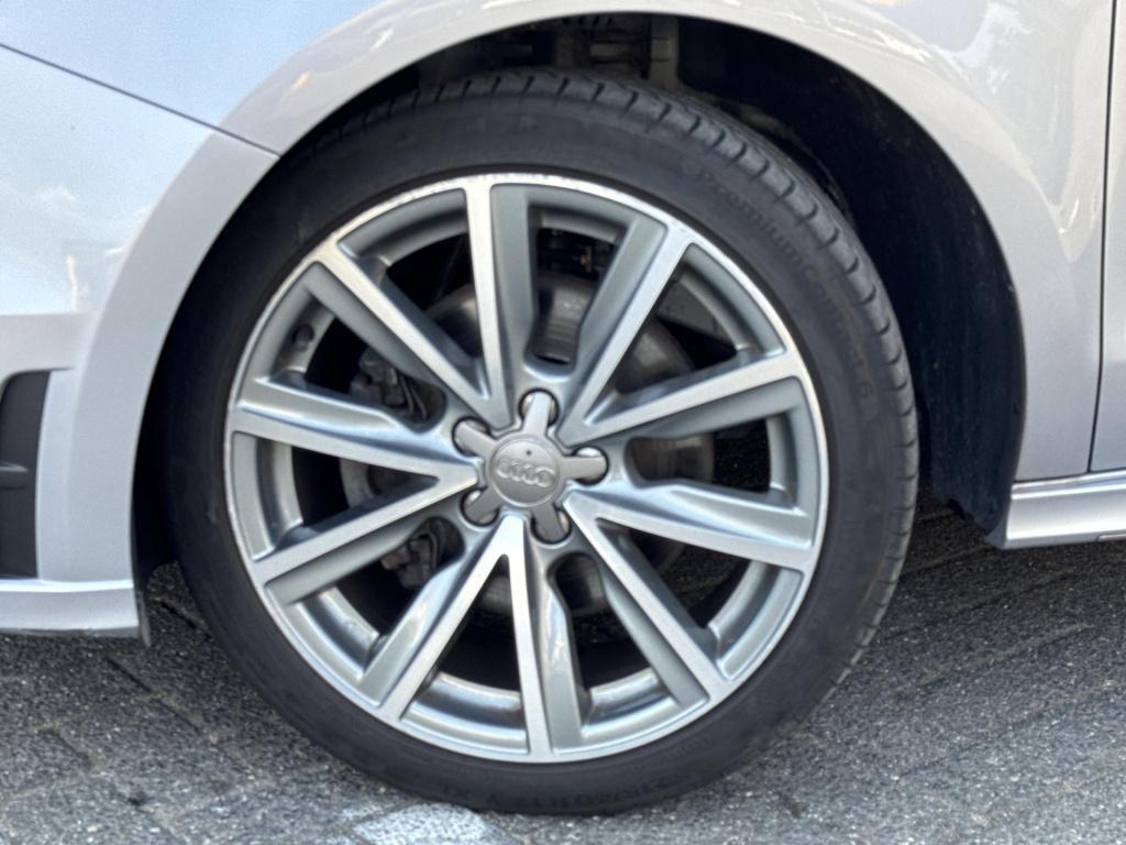 Audi A1 Sportback 1.4 tfsi cod admired s-line automaat