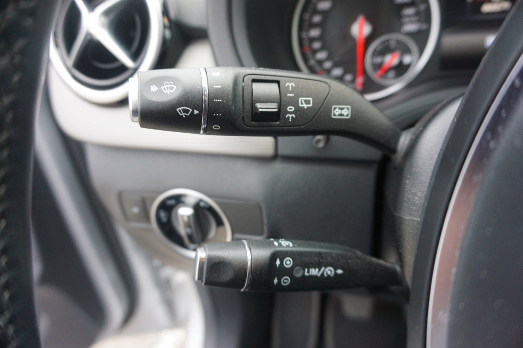 Mercedes-Benz B-Klasse 180 ambition style l facelift uitvoering l xenon l p