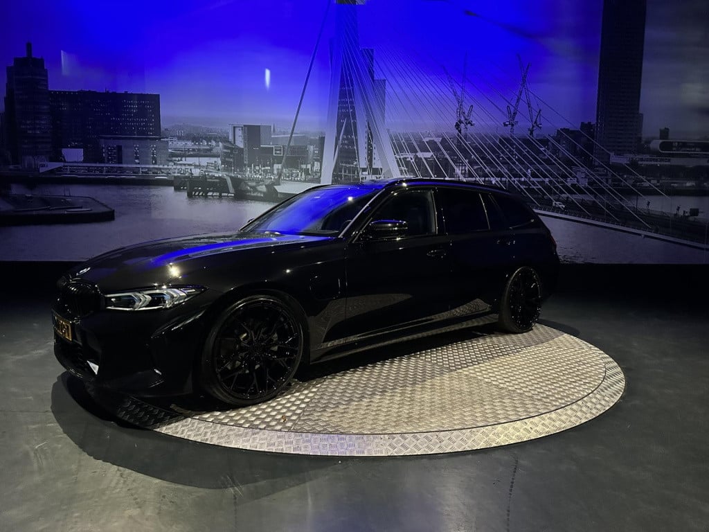 BMW 3-serie touring 330e xdrive *pano*360camera*sportstoelen*laser*eibach*