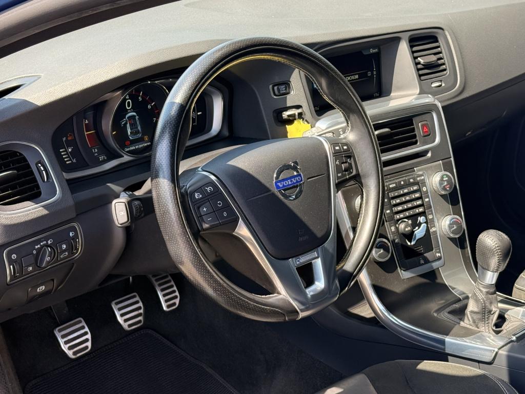Volvo V60 1.6 t3 r-design | afn trekhaak | cruise | parkeersensoren | bluet