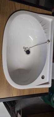 Kunststof wasbakje met afvoerplug en afvoerslang