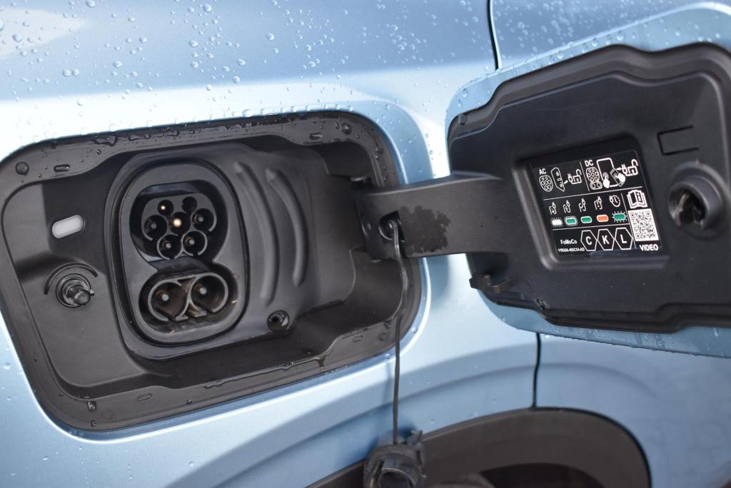 Ford Explorer premium extended range rwd 77 kwh | panoramadak | climate con