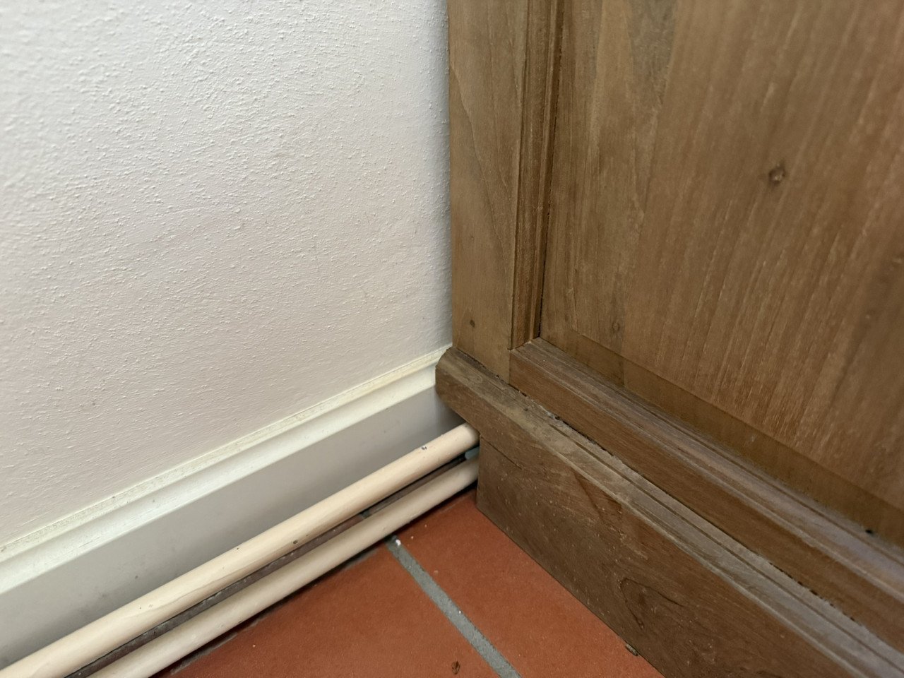 Te koop: Prachtige teak houten vitrinekast, zo goed als nieuw!