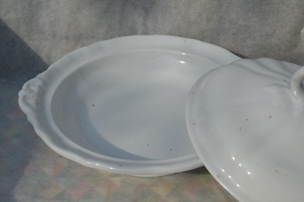 2 Aardewerk dekschalen Regout Maastricht