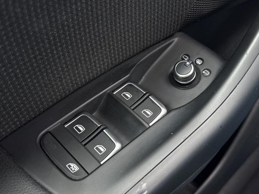 Audi Q3 1.4 tfsi cod sport advance s-line | nl-auto | pano | navi | stoelve