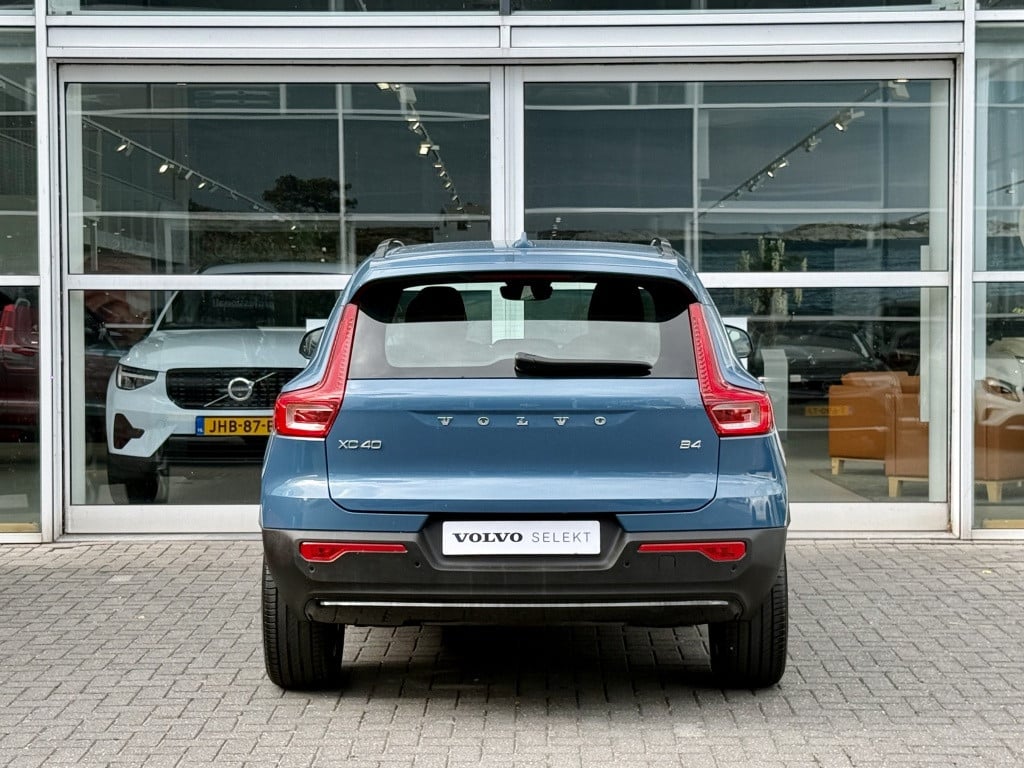 Volvo XC40 b4 197pk plus dark |adap.cruise| trekhaak | camera| elektrische