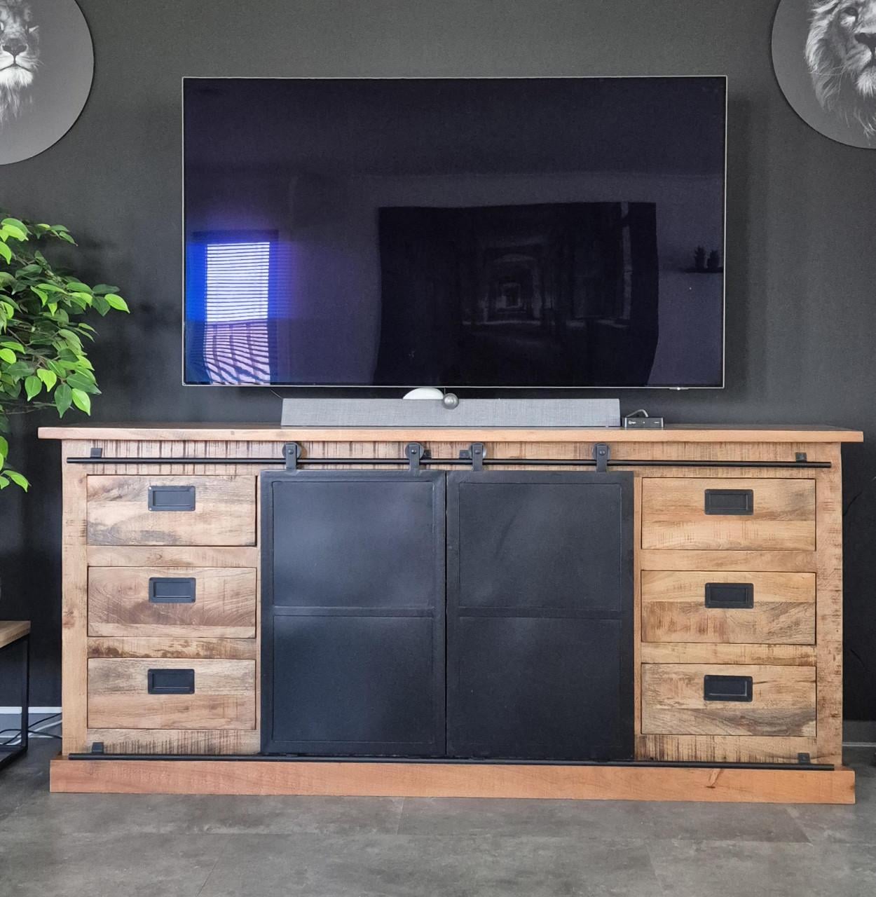 Dressoirs + boekenkast + salontafel + spiegel