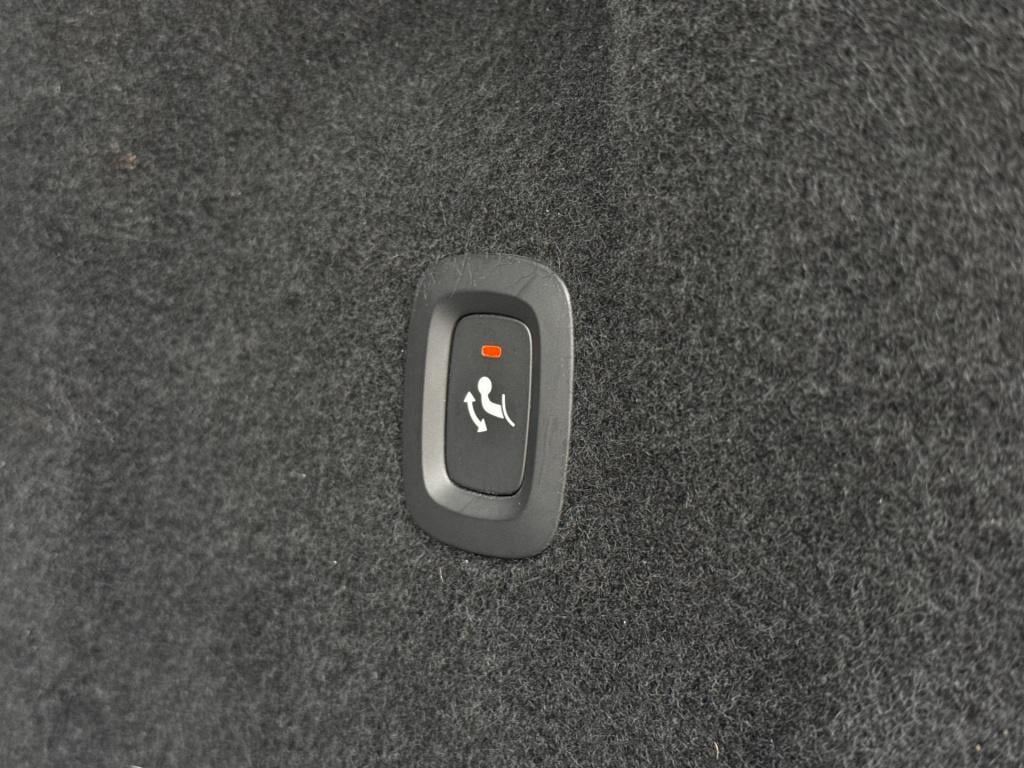 Volvo XC60 2.0 t6 plug-in hybrid awd plus dark r-design | pano | stoelverw.