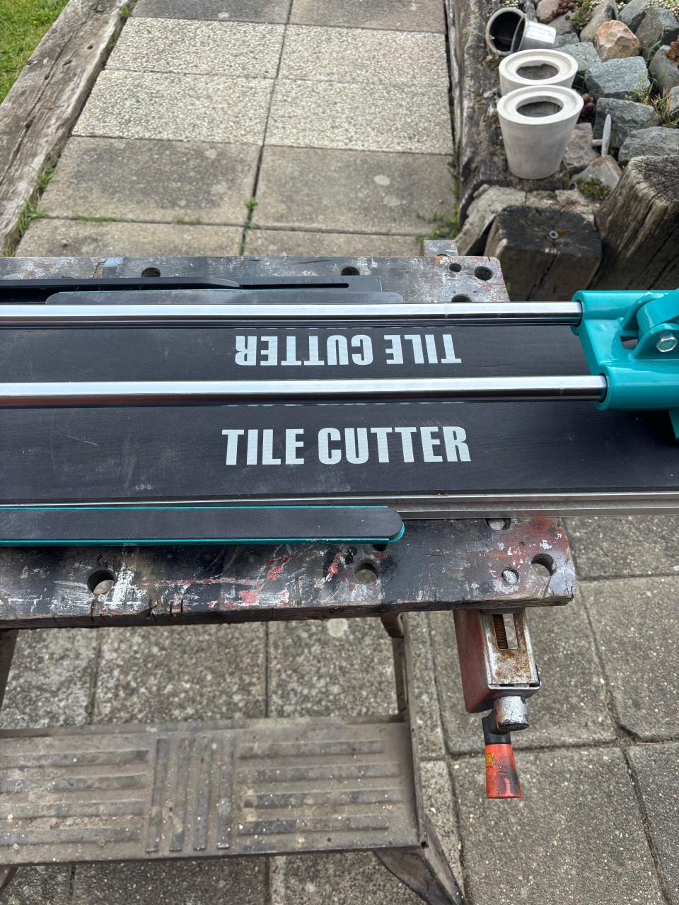 Tegelsnijder met lasergeleiding 120 cm