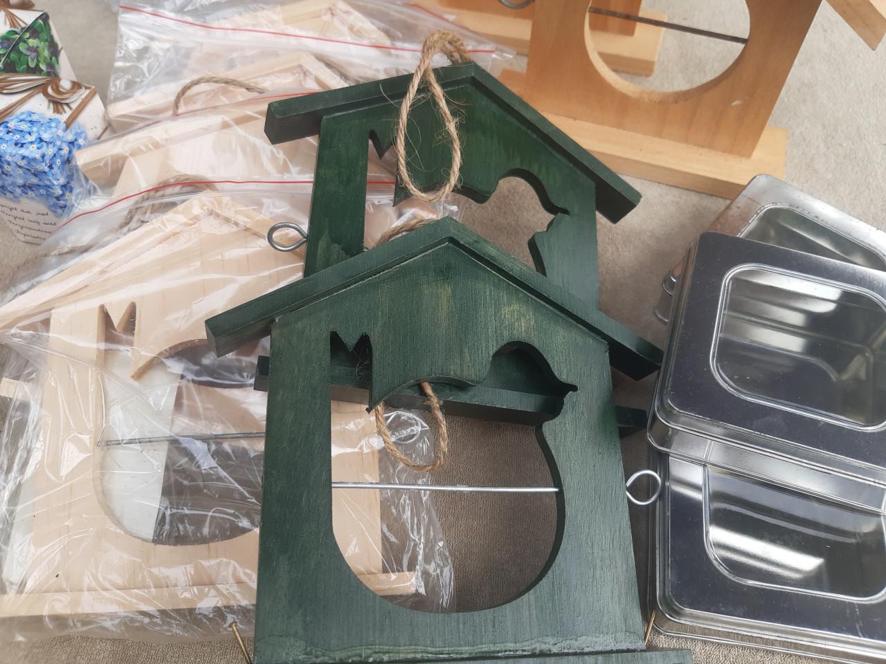 Diverse kerst pakket artikelen, restanten, o.a. vogelhuisjes