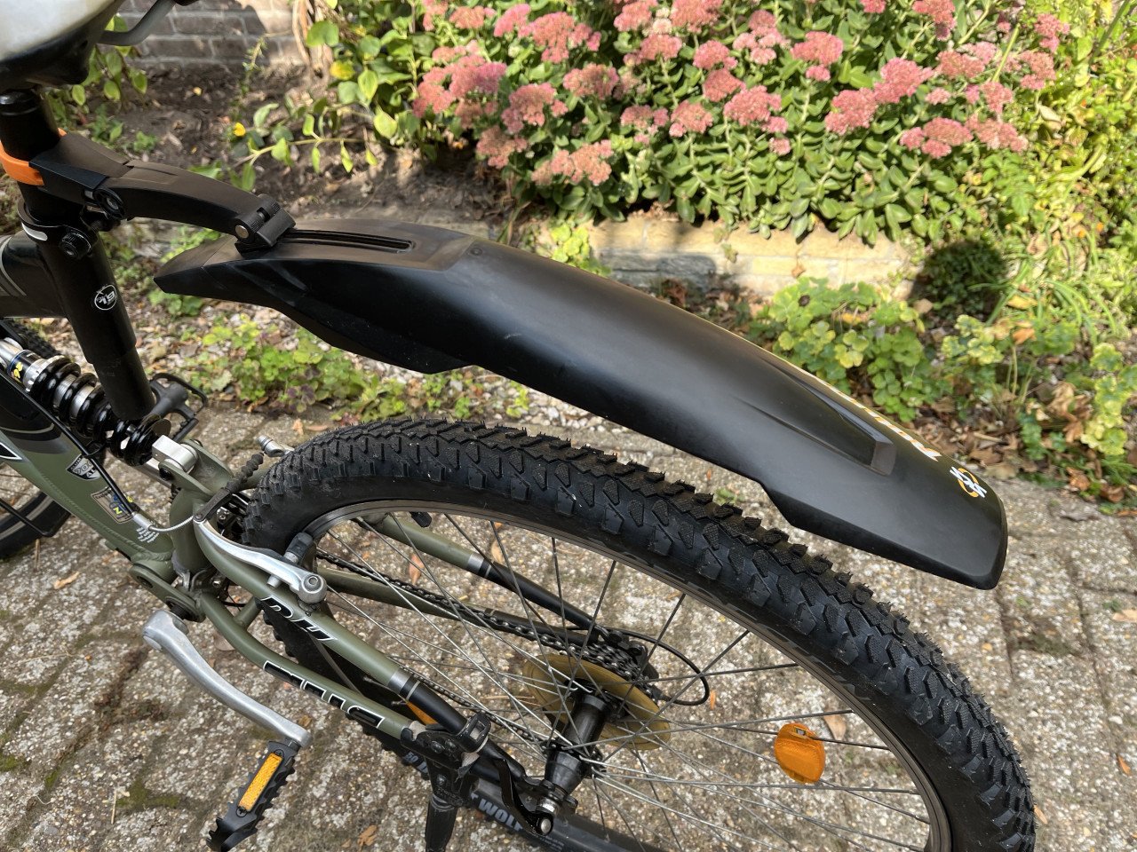 Mountainbike Bulls DH-100 Sport 21 versn. vering 1 sch rem enz.