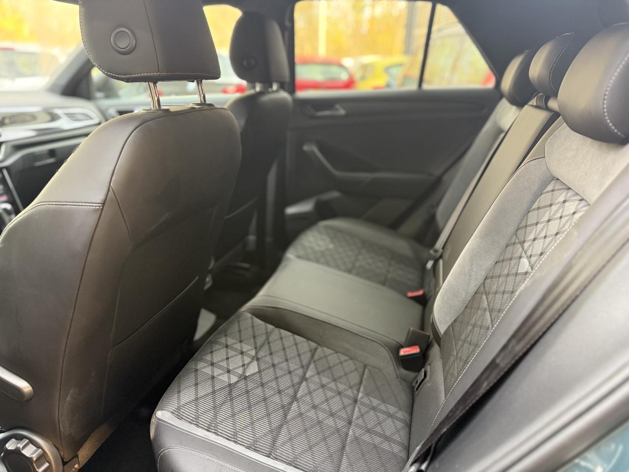 Volkswagen T-Roc 1.5 TSI R-Line 2023 AUTOMAAT|BENZINE|CARPLAY