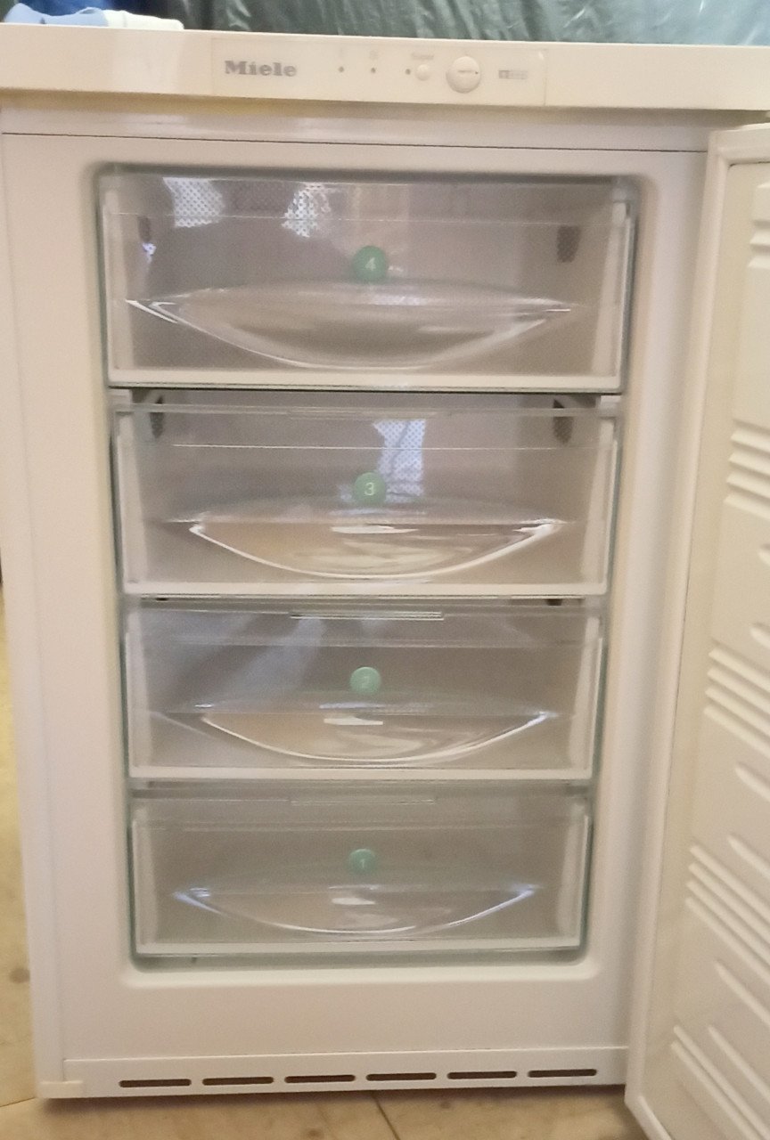 Miele staande vrieskast - 4 opberglades - Bieden vanaf €45