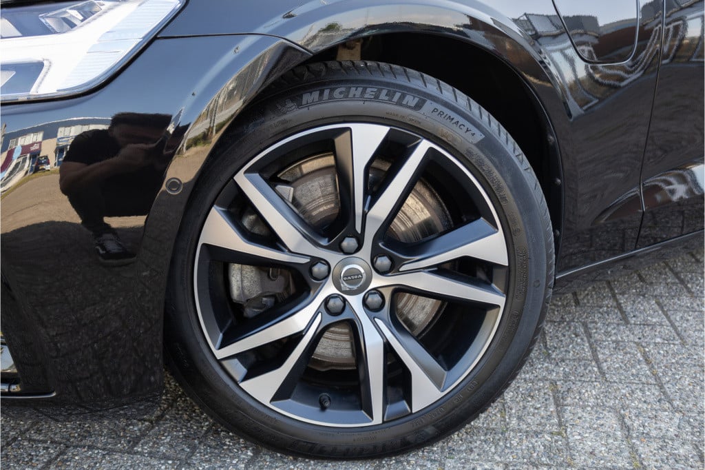 Volvo V60 2.0 t6 plug-in hybrid awd plus dark ✅h&kaudio✅pano✅fullled✅leder