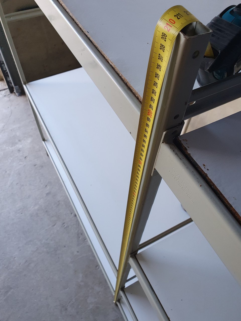 3 meter lang metalen wandrek, opbergkast, magazijnstelling garage of schuur