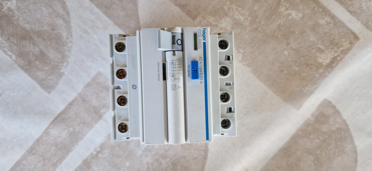3 fase aardlekschakelaar Hager
