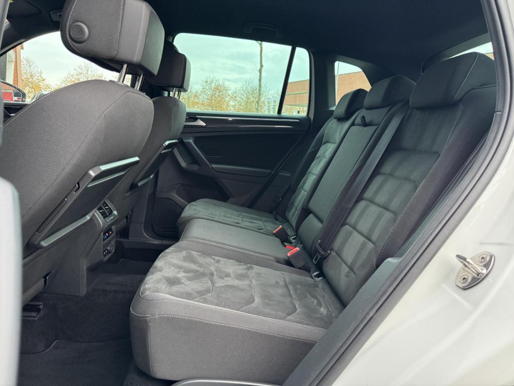 Volkswagen Tiguan 1.5 tsi act highline business r nl-auto, uitklapbare trek