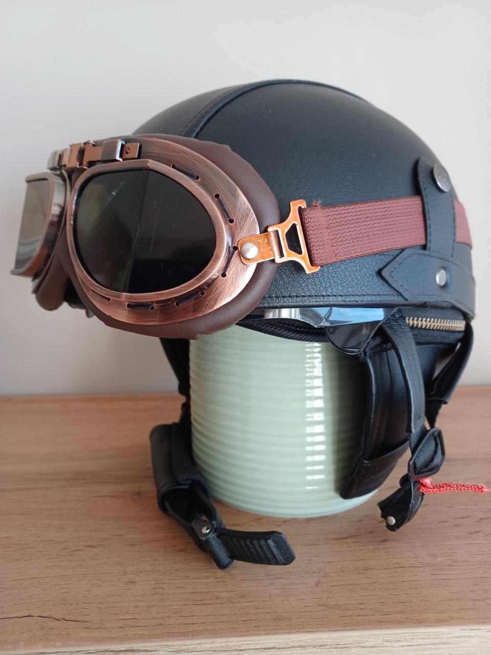 T.K.A.  Helm met Bril en uitschuifbare Zonneklep